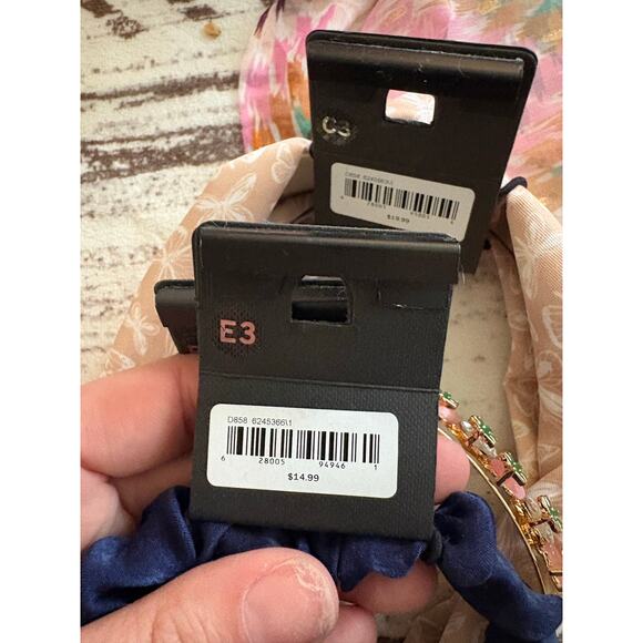 AVA & AIDEN hair accessory lot - Picture 8 of 11